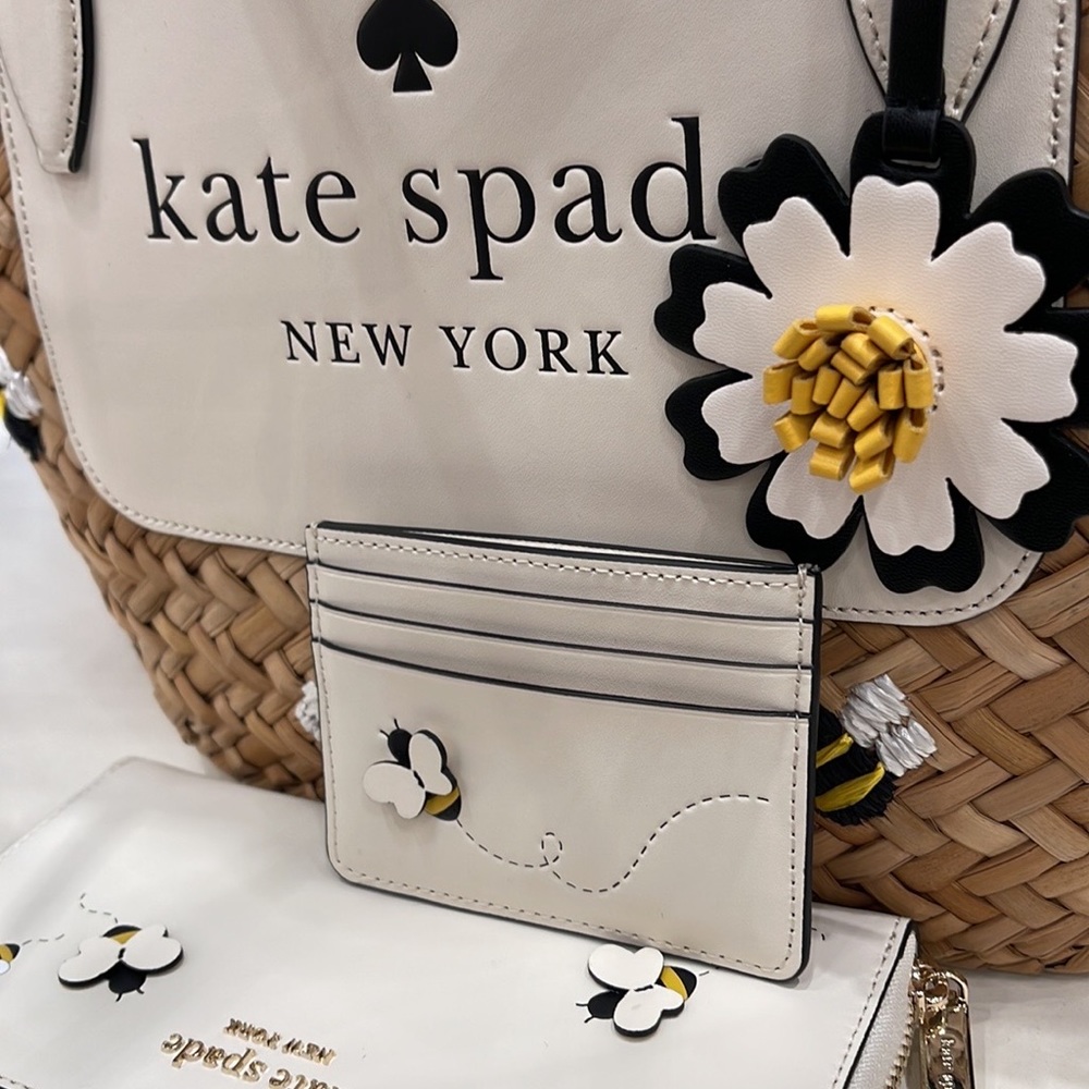 Kate Spade honey bee small slim card holder
PARCHMENT MULTI - Picture 15 of 16